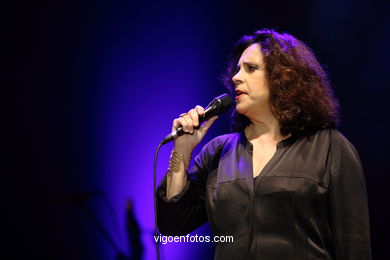 GAL COSTA - CONCIERTO EN CASTRELOS - VIGO