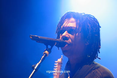 DJAVAN EM CONCERTO- FESTIVAL PARA VIGO VOU-ME - CASTRELOS