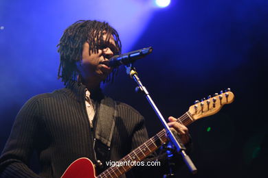 DJAVAN EM CONCERTO- FESTIVAL PARA VIGO VOU-ME - CASTRELOS