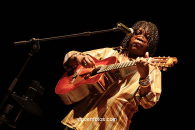 MILTON NASCIMENTO - FESTIVAL OF MUSIC VIGO ME VOY 2006- CASTRELOS