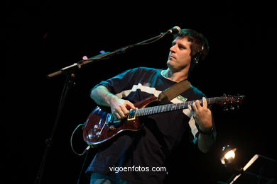 MILTON NASCIMENTO - FESTIVAL OF MUSIC VIGO ME VOY 2006- CASTRELOS