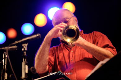 WILLIEM BREUKER KOLLEKTIEF - JAZZ. II FESTIVAL DE VIGO IMAXINASONS 2006