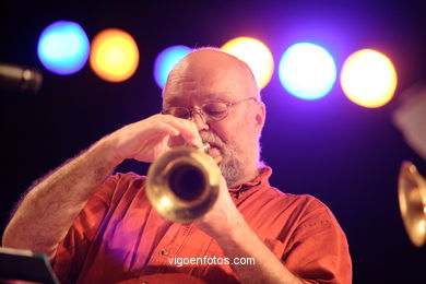 WILLIEM BREUKER KOLLEKTIEF - JAZZ. II FESTIVAL DE VIGO IMAXINASONS 2006