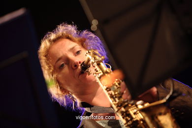 WILLIEM BREUKER KOLLEKTIEF - JAZZ. II FESTIVAL DE VIGO IMAXINASONS 2006