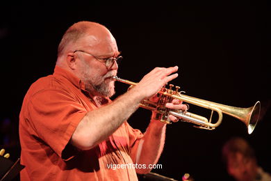 WILLIEM BREUKER KOLLEKTIEF - JAZZ. II FESTIVAL DE VIGO IMAXINASONS 2006