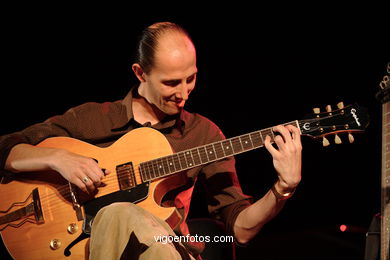 CUCHÚS PIMENTEL - JAZZ. II FESTIVAL DE VIGO IMAXINASONS 2006