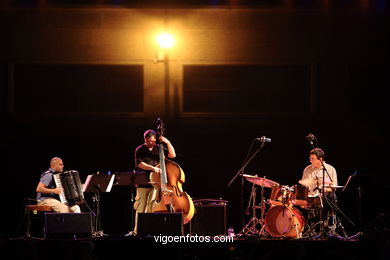 VICTOR PRIETO TRÍO - JAZZ. II FESTIVAL DE VIGO IMAXINASONS 2006