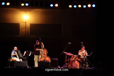 VICTOR PRIETO TRÍO - JAZZ. II FESTIVAL DE VIGO IMAXINASONS 2006