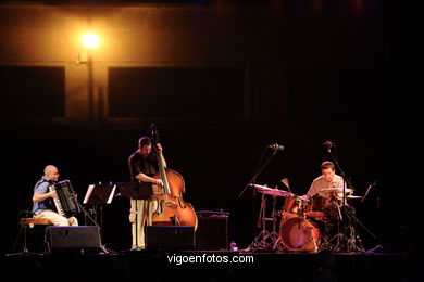 VICTOR PRIETO TRÍO - JAZZ. II FESTIVAL DE VIGO IMAXINASONS 2006