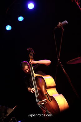 VICTOR PRIETO TRÍO - JAZZ. II FESTIVAL DE VIGO IMAXINASONS 2006