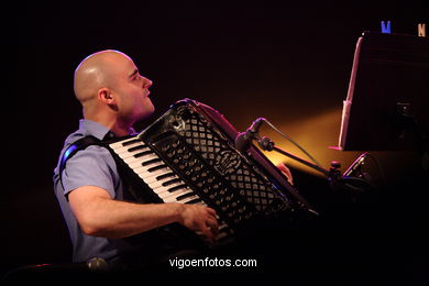 VICTOR PRIETO TRÍO - JAZZ. II FESTIVAL DE VIGO IMAXINASONS 2006