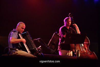 VICTOR PRIETO TRÍO - JAZZ. II FESTIVAL DE VIGO IMAXINASONS 2006