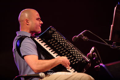 VICTOR PRIETO TRÍO - JAZZ. II FESTIVAL DE VIGO IMAXINASONS 2006