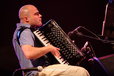 VICTOR PRIETO TRÍO - JAZZ. II FESTIVAL DE VIGO IMAXINASONS 2006