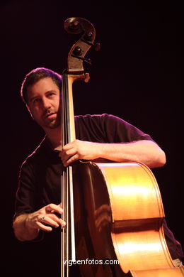 VICTOR PRIETO TRÍO - JAZZ. II FESTIVAL DE VIGO IMAXINASONS 2006