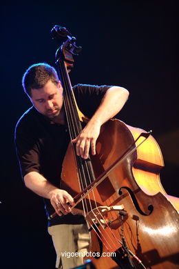 VICTOR PRIETO TRÍO - JAZZ. II FESTIVAL DE VIGO IMAXINASONS 2006