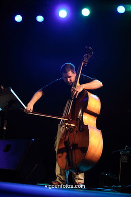 VICTOR PRIETO TRÍO - JAZZ. II FESTIVAL DE VIGO IMAXINASONS 2006