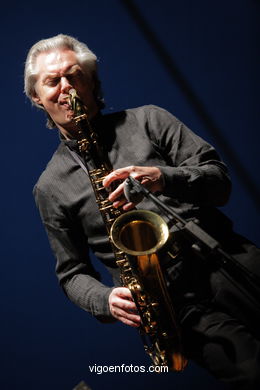 JAN GARBAREK GROUP FEATURING MANU KATCHE - JAZZ. III FESTIVAL DE VIGO IMAXINASONS 2007