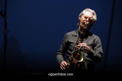 JAN GARBAREK GROUP FEATURING MANU KATCHE - JAZZ. III FESTIVAL DE VIGO IMAXINASONS 2007