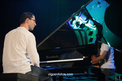 KIN GARCÍA TRIO - JAZZ. III FESTIVAL OF VIGO (SPAIN) IMAXINASONS 2007