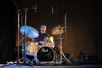 KIN GARCÍA TRIO - JAZZ. III FESTIVAL OF VIGO (SPAIN) IMAXINASONS 2007