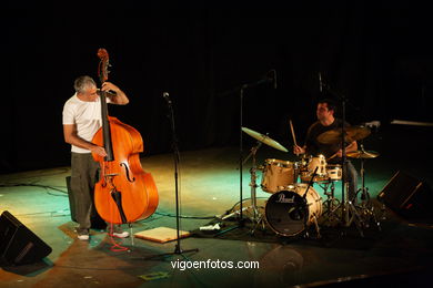 KIN GARCÍA TRIO - JAZZ. III FESTIVAL OF VIGO (SPAIN) IMAXINASONS 2007