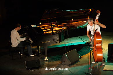 KIN GARCÍA TRIO - JAZZ. III FESTIVAL OF VIGO (SPAIN) IMAXINASONS 2007