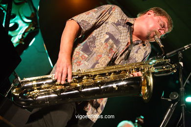 JOHN SURMAN QUARTET - JAZZ. III FESTIVAL OF VIGO (SPAIN) IMAXINASONS 2007