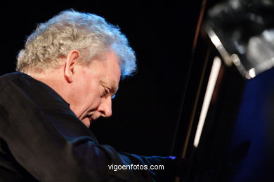 JOHN SURMAN QUARTET - JAZZ. III FESTIVAL OF VIGO (SPAIN) IMAXINASONS 2007