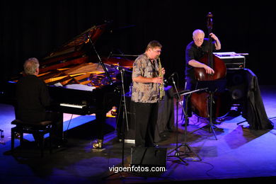 JOHN SURMAN QUARTET - JAZZ. III FESTIVAL OF VIGO (SPAIN) IMAXINASONS 2007