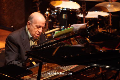 MARTIAL SOLAL NEWDECABAND - JAZZ. VI FESTIVAL DE VIGO IMAXINASONS 2010