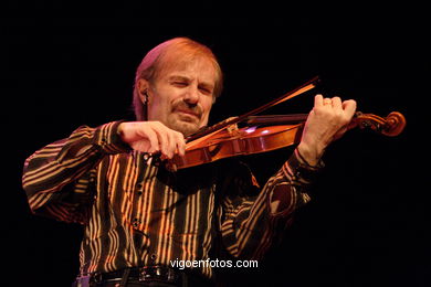 STANLEY CLARKE, BELA FLECK AND JEAN LUC PONTY - JAZZ IMAXINASONS