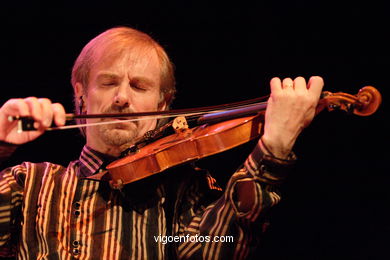 STANLEY CLARKE, BELA FLECK AND JEAN LUC PONTY - JAZZ IMAXINASONS