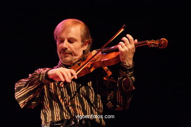 STANLEY CLARKE, BELA FLECK AND JEAN LUC PONTY - JAZZ IMAXINASONS