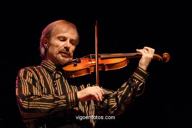 STANLEY CLARKE, BELA FLECK AND JEAN LUC PONTY - JAZZ IMAXINASONS