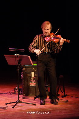 STANLEY CLARKE, BELA FLECK AND JEAN LUC PONTY - JAZZ IMAXINASONS