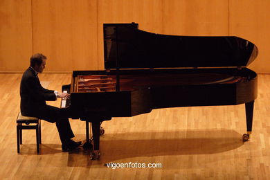 RAUL SANTOS - PIANO -  GENERATION 2000+5 - VIGO - SPAIN