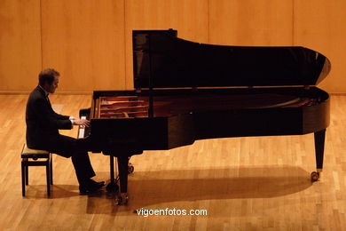 RAUL SANTOS - PIANO - XERACIÓN 2000 5