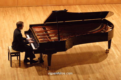 RAUL SANTOS - PIANO -  GENERATION 2000+5 - VIGO - SPAIN