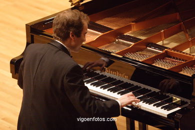 RAUL SANTOS - PIANO -  GENERATION 2000+5 - VIGO - SPAIN