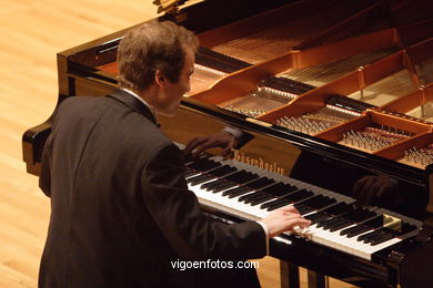 RAUL SANTOS - PIANO - XERACIÓN 2000 5