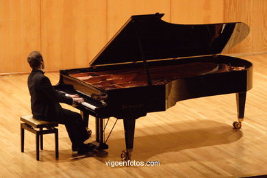 RAUL SANTOS - PIANO -  GENERATION 2000+5 - VIGO - SPAIN