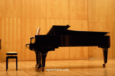 SOPRANO AND PIANO -  GENERATION 2000+5 - VIGO - SPAIN