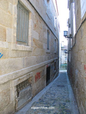 MEIO IGREJA SANTA MARÍA - CENTRO HISTÓRICO  DE VIGO