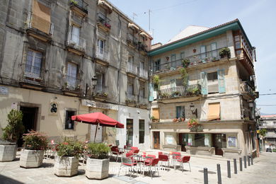 MEIO IGREJA SANTA MARÍA - CENTRO HISTÓRICO  DE VIGO