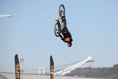 MOUNTAIN BIKE DIRT JUMP - MARISQUIÑO 2013.  