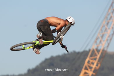 MOUNTAIN BIKE DIRT JUMP - MARISQUIÑO 2013.  