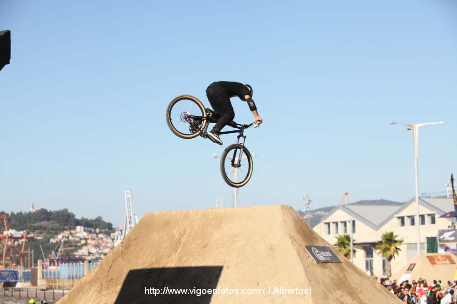 PHOTOS OF MOUNTAIN BIKE DIRT JUMP MARISQUIÑO 2013. VIGO BAY