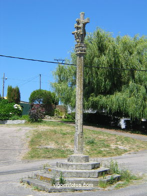 STONE CROSSES DE ALCABRE AND NAVIA