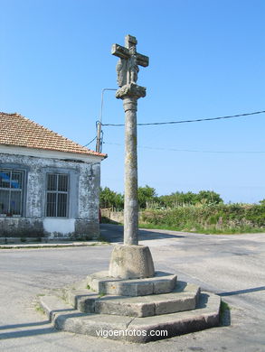 STONE CROSSES DE ALCABRE AND NAVIA